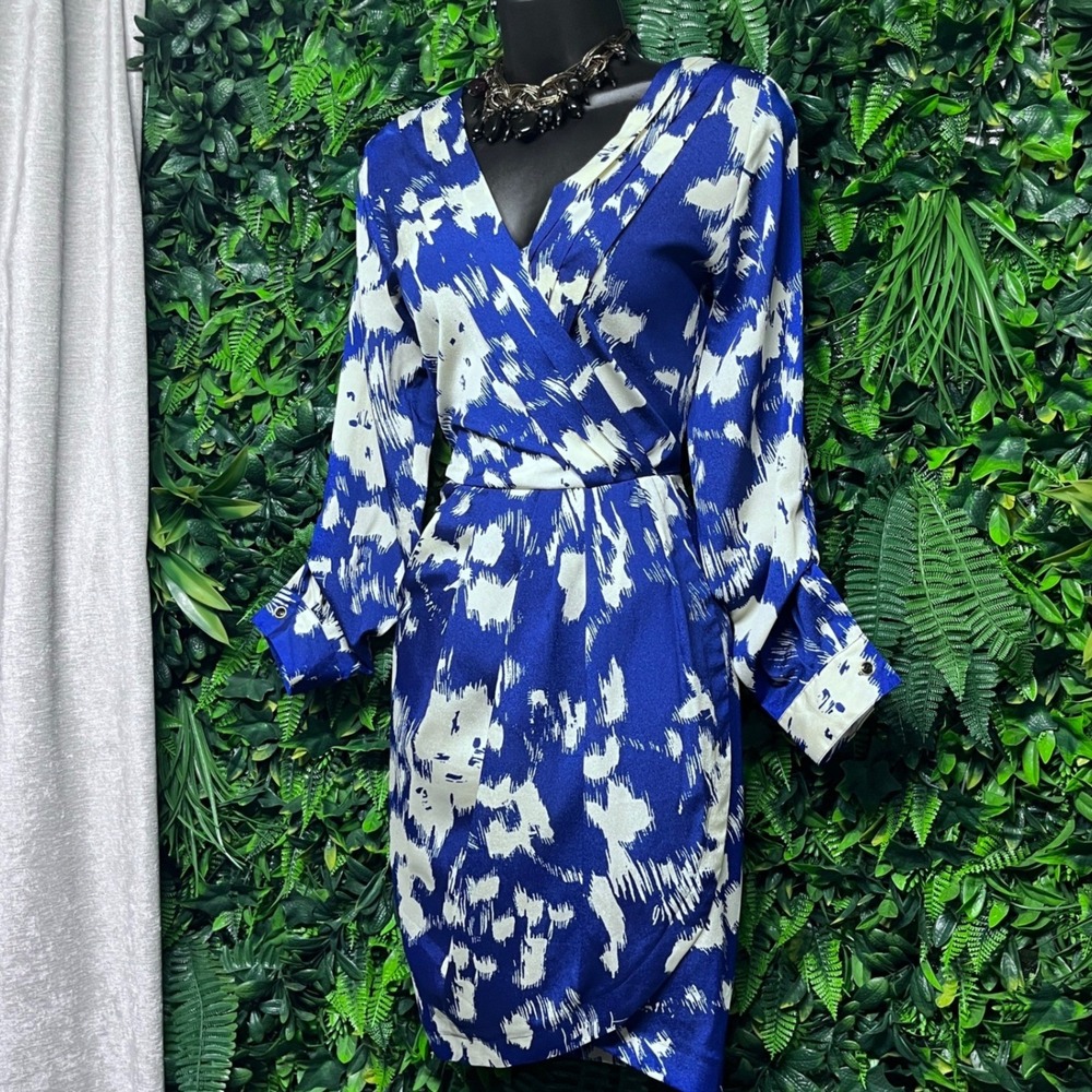 Yumi Kim Dress Medium Blue White Abstract Ikat Wrap Long Sleeve V-Neck 4228